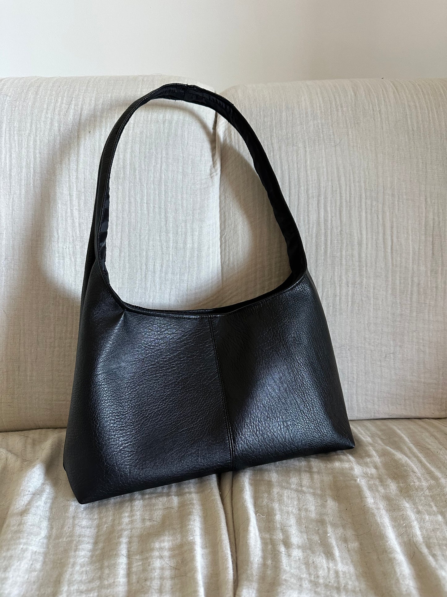 HOBO BLACK SOFT TOUCH