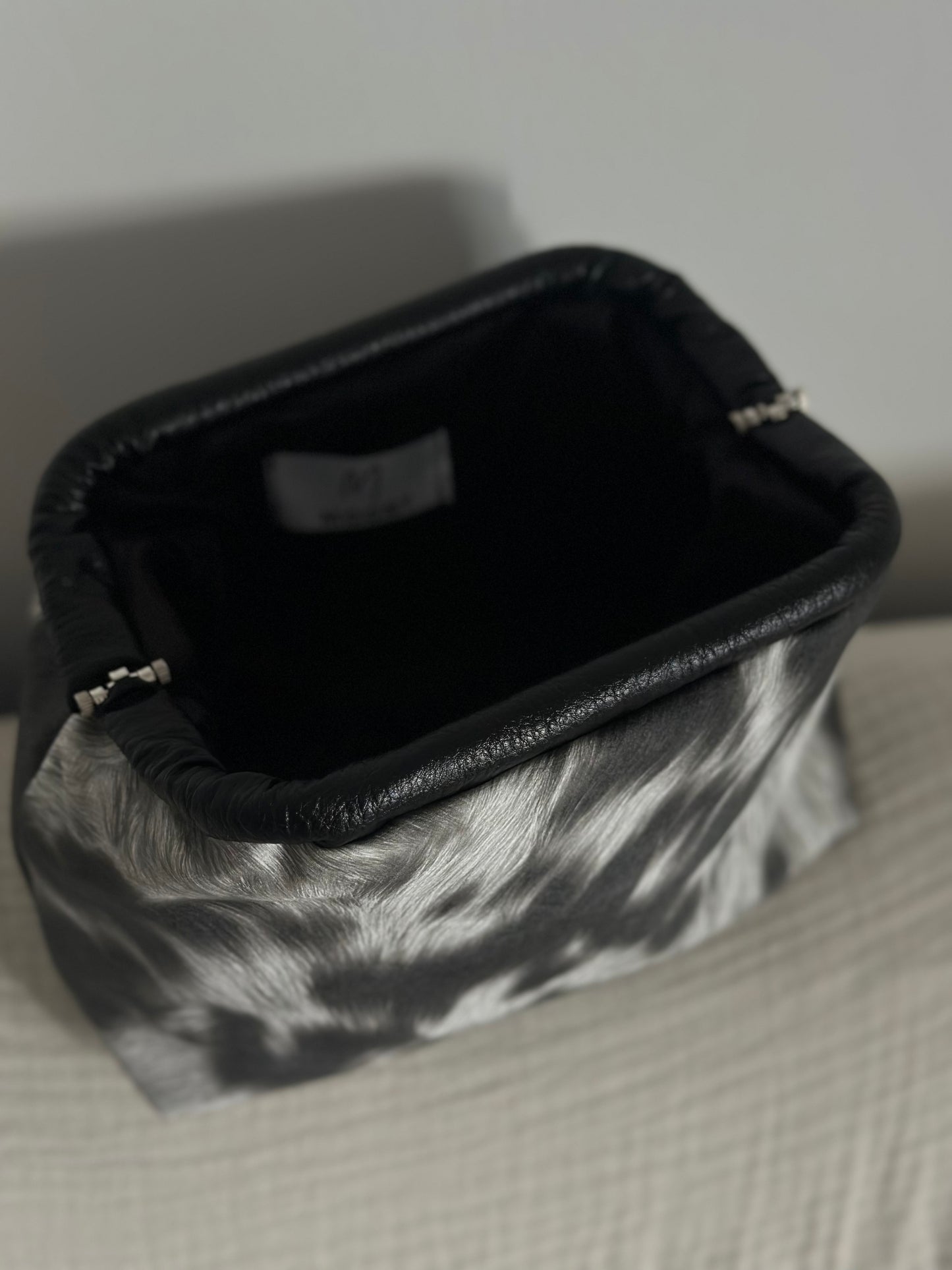 CLUTCH COW BLACK