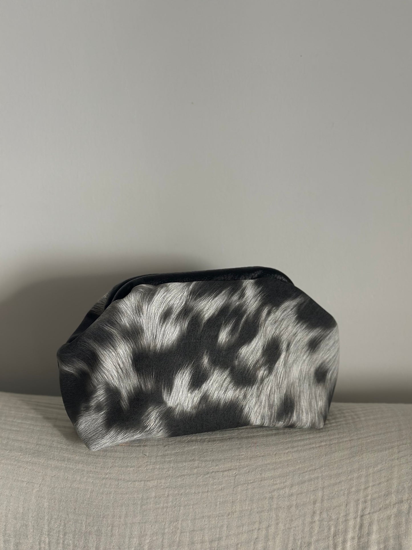 CLUTCH COW BLACK