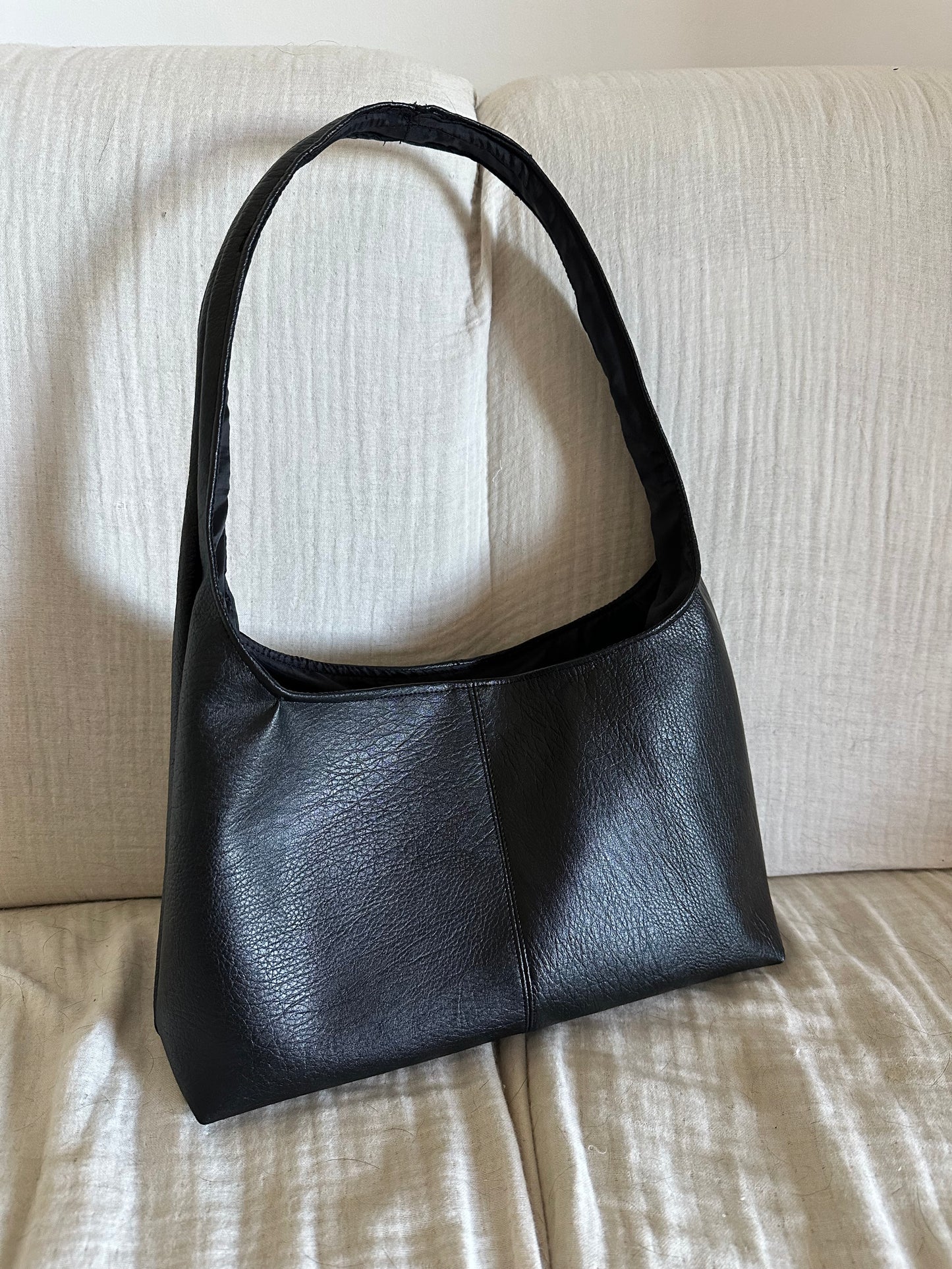 HOBO BLACK SOFT TOUCH