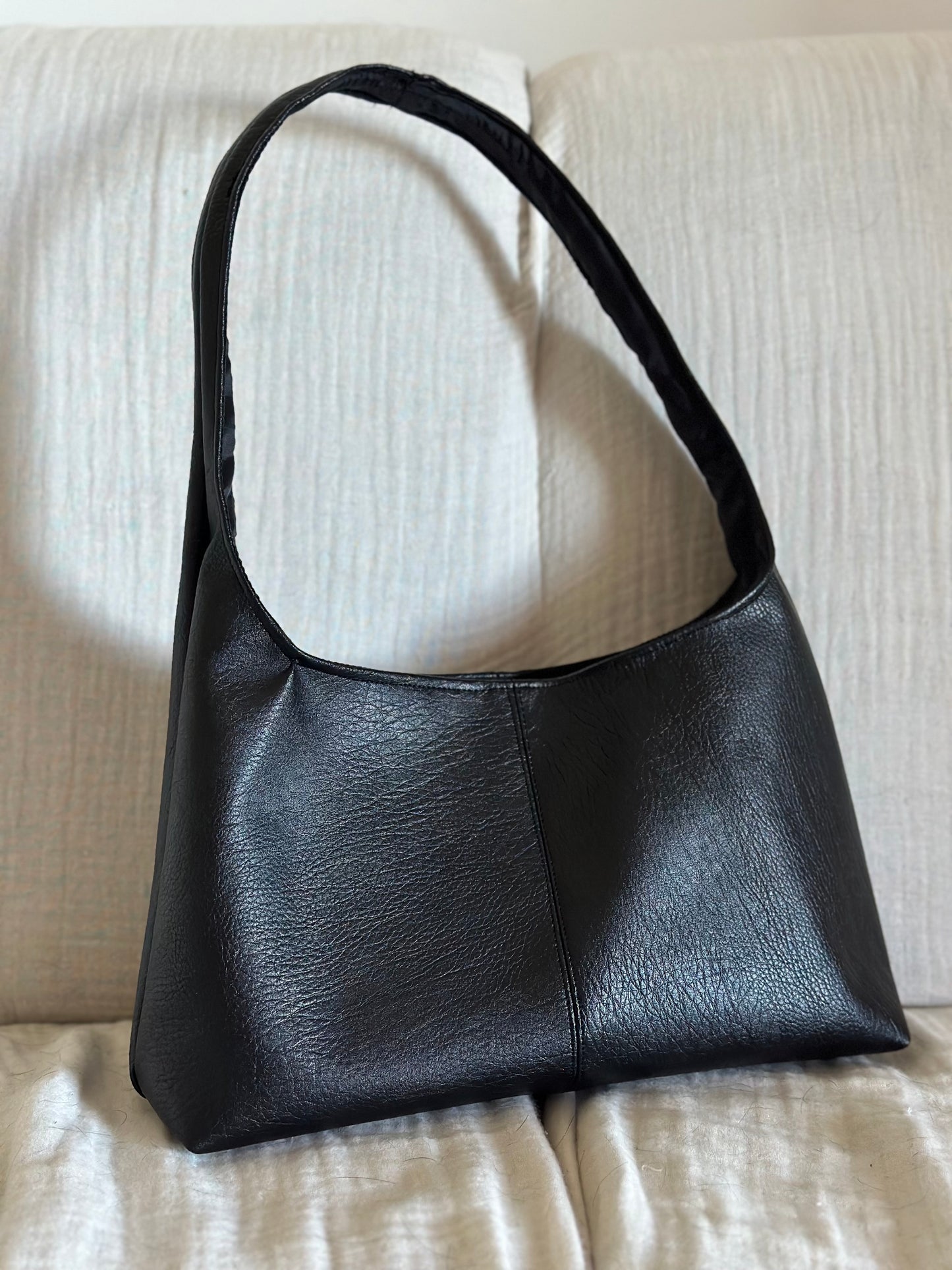 HOBO BLACK SOFT TOUCH