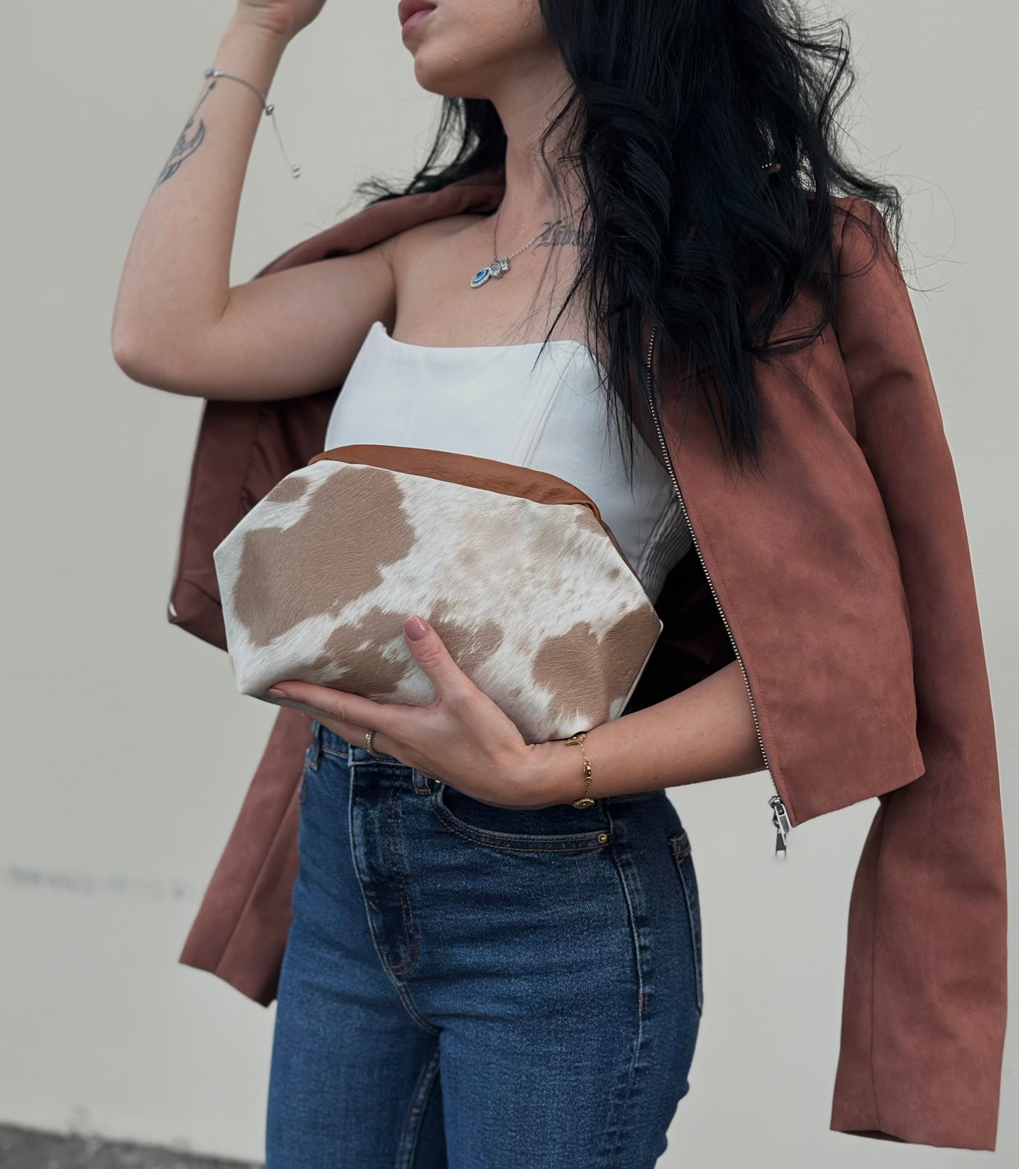 CLUTCH COW BEIGE