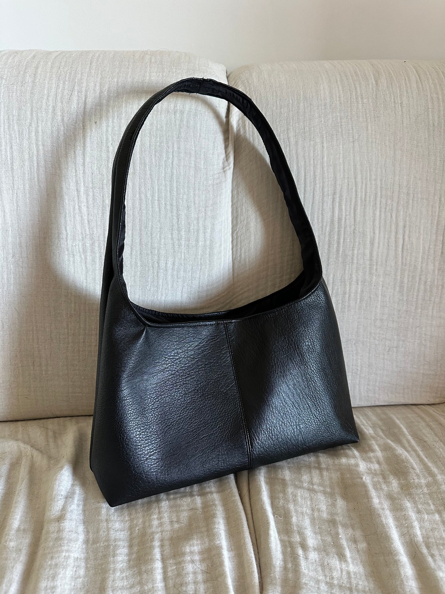 HOBO BLACK SOFT TOUCH