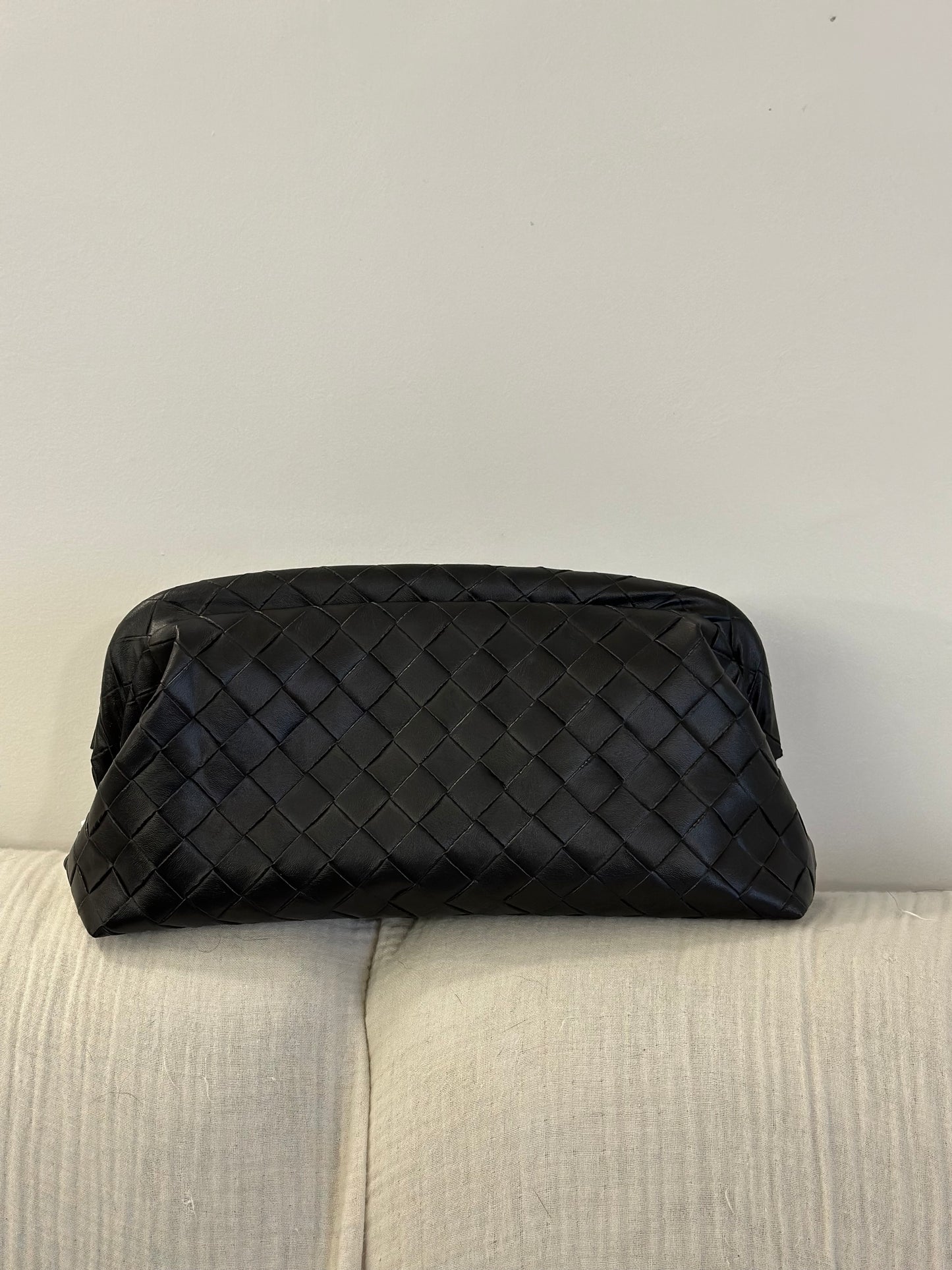 CLUTCH BAGUETTE INTRECCIO BLACK