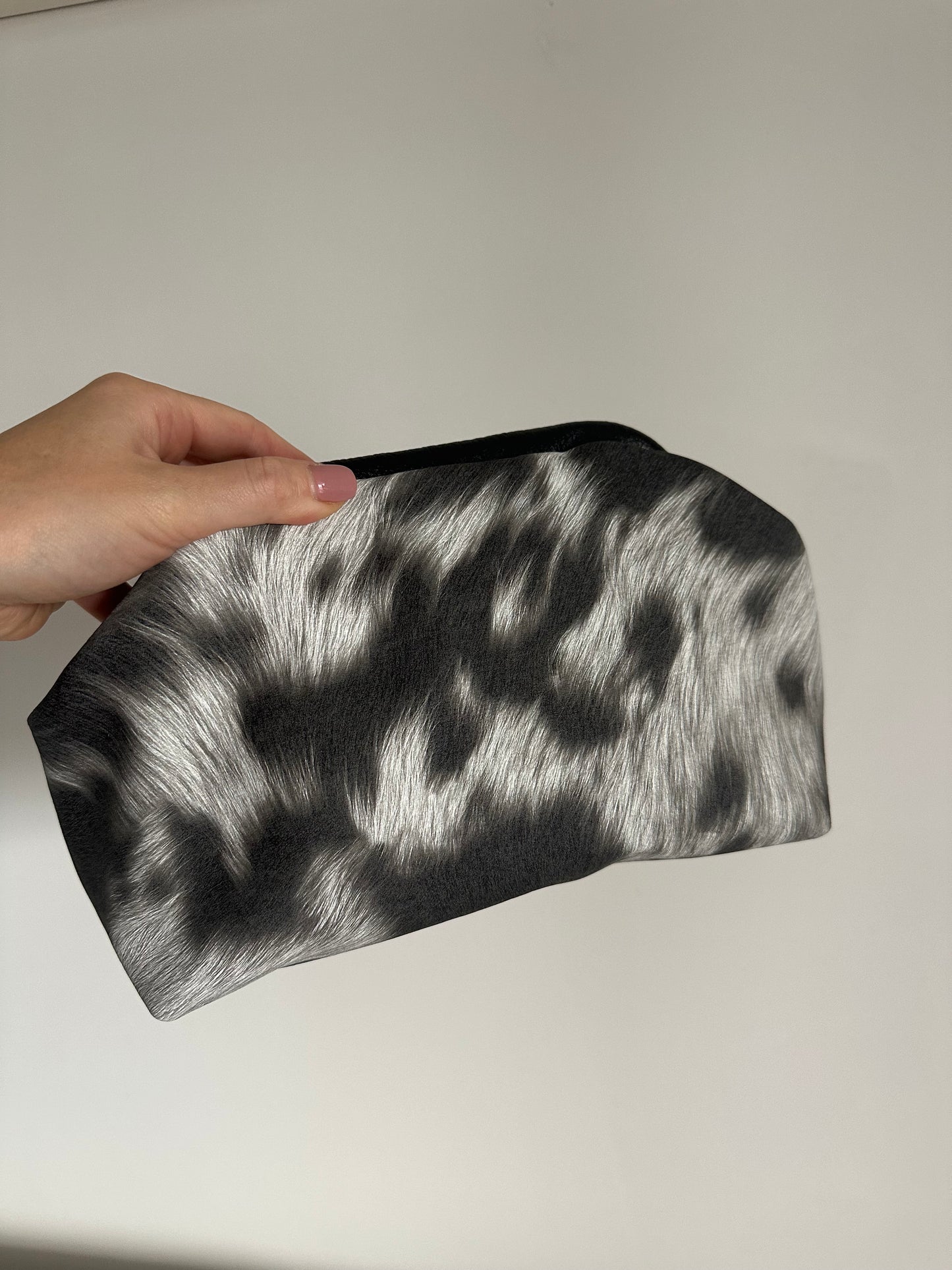 CLUTCH COW BLACK