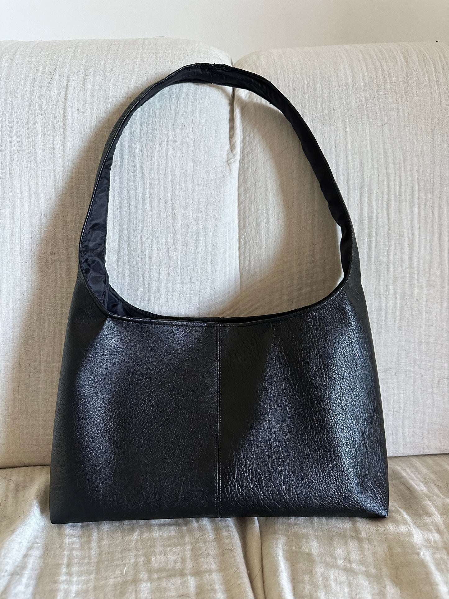 HOBO BLACK SOFT TOUCH