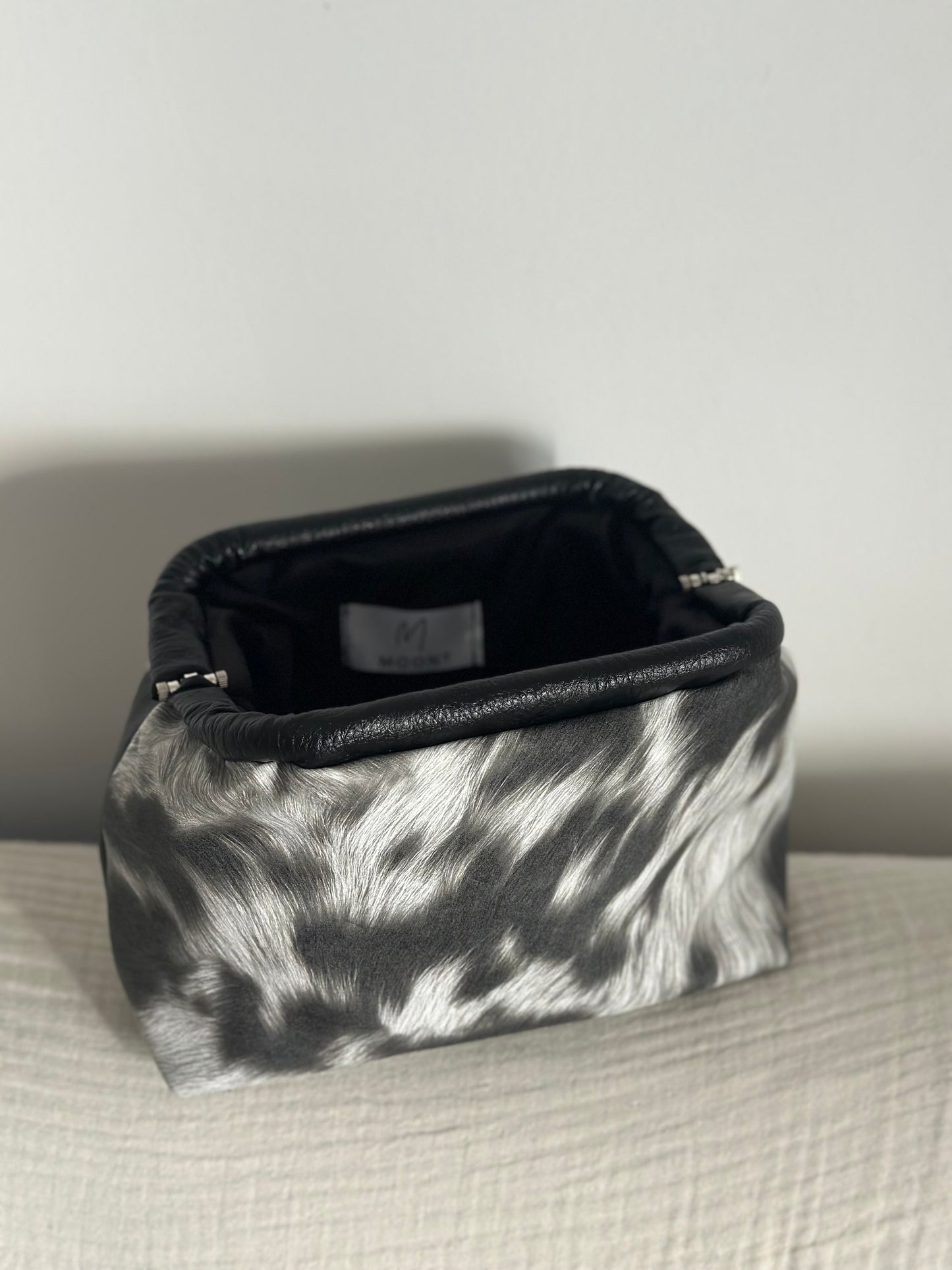 CLUTCH COW BLACK