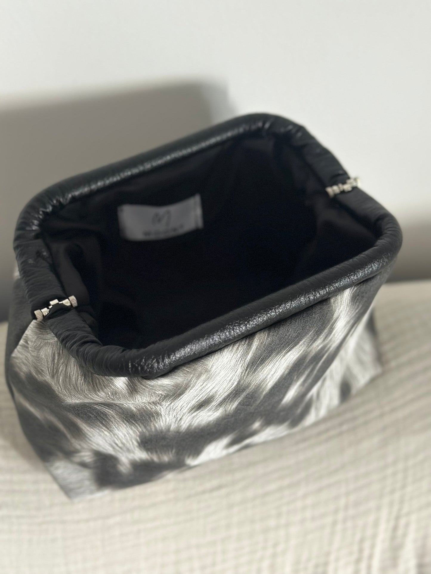 CLUTCH COW BLACK