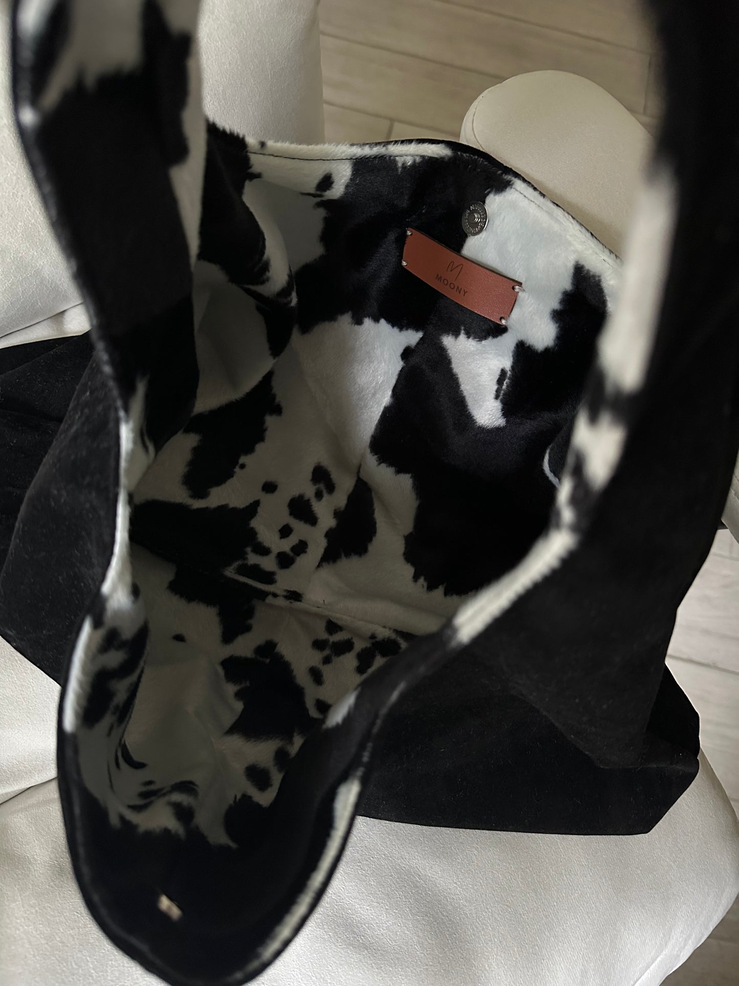 HOBO SUEDE BLACK COW 🐄