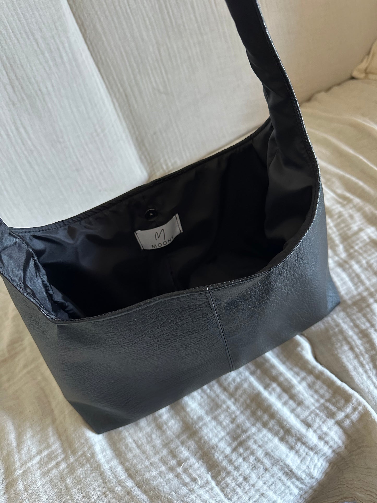 HOBO BLACK SOFT TOUCH