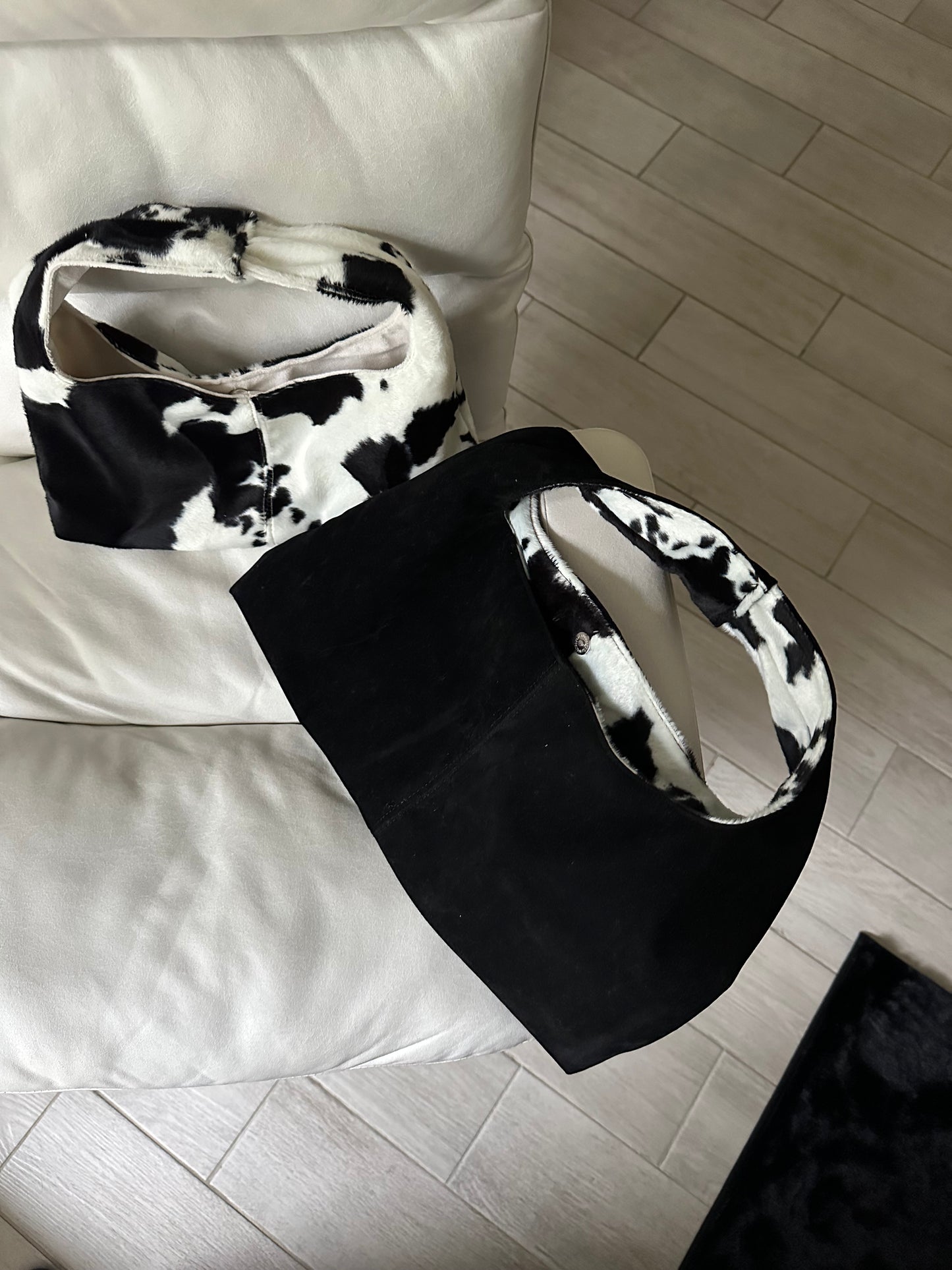 HOBO SUEDE BLACK COW 🐄
