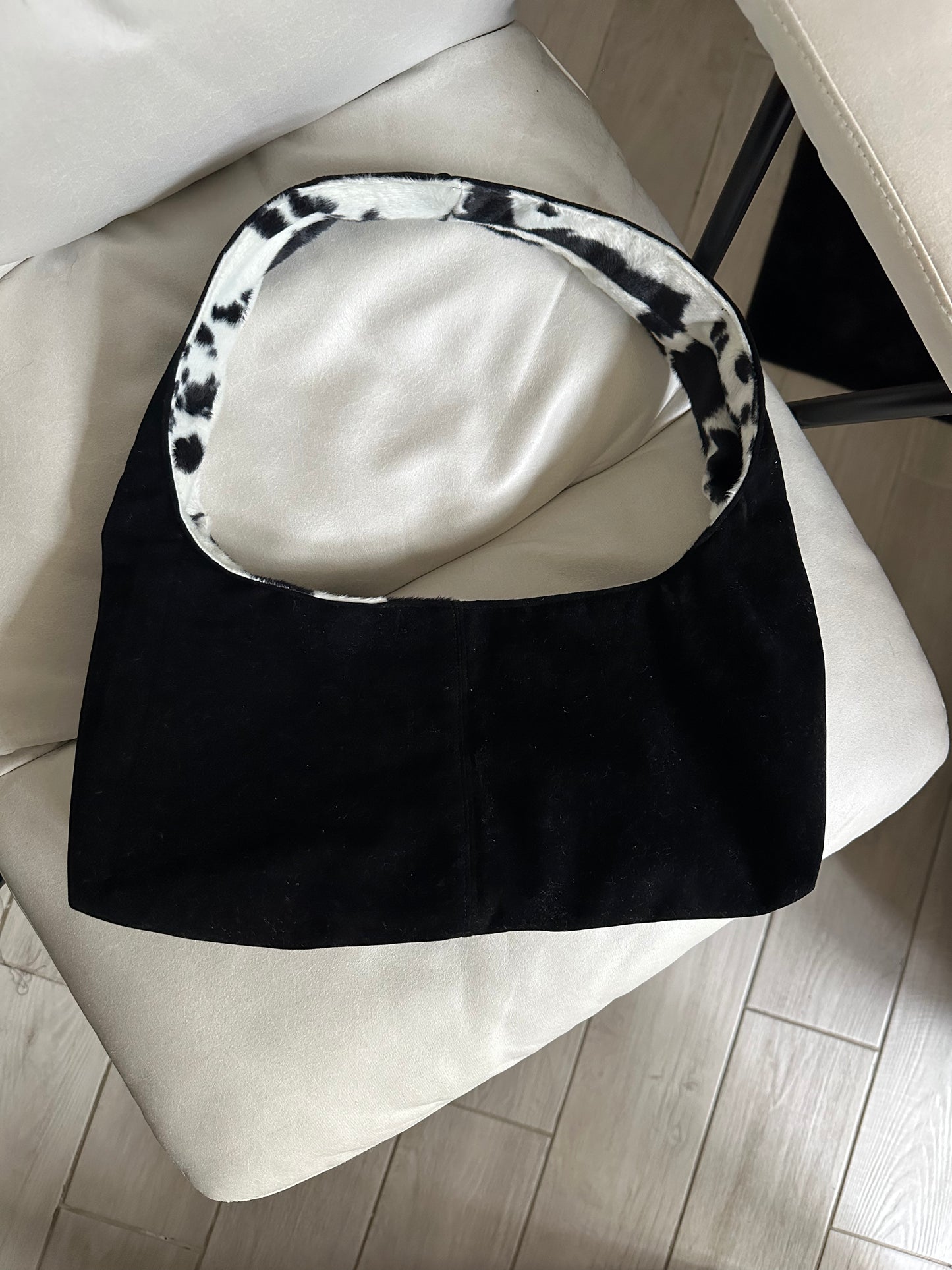HOBO SUEDE BLACK COW 🐄
